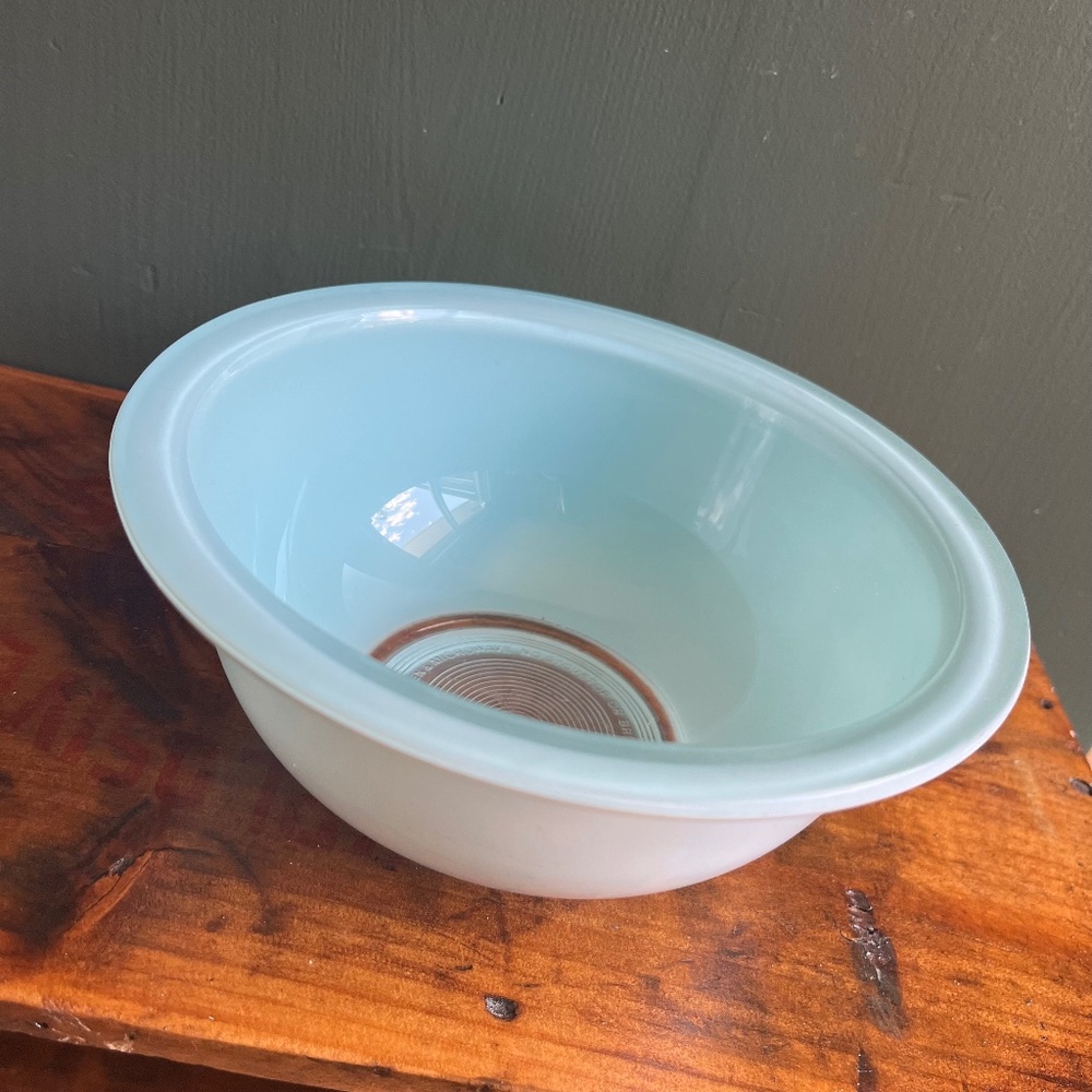 Vintage Pyrex Powder Blue Glass Bowl 322 1L